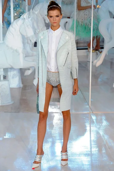 Look 26
